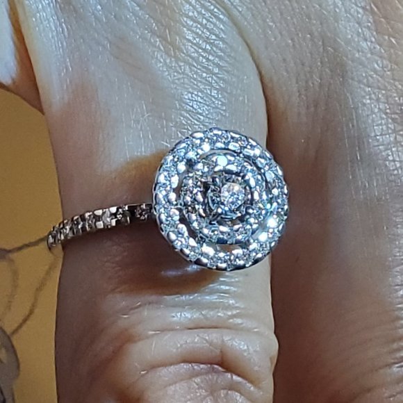 Brand new beautiful diamond 14K white gold ring - Picture 7 of 11